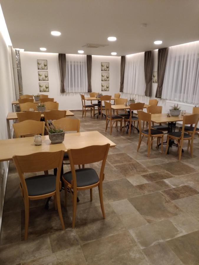 Penzion Kometa Pasohlávky Екстериор снимка